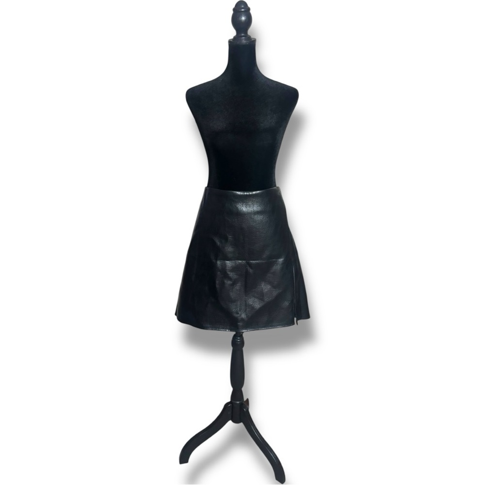 Old Navy NWT Black Faux Leather Mini A-Line Fit and Flare Skirt with Slit - Picture 2 of 16